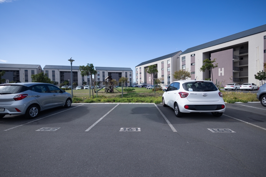 1 Bedroom Property for Sale in Parklands North Western Cape